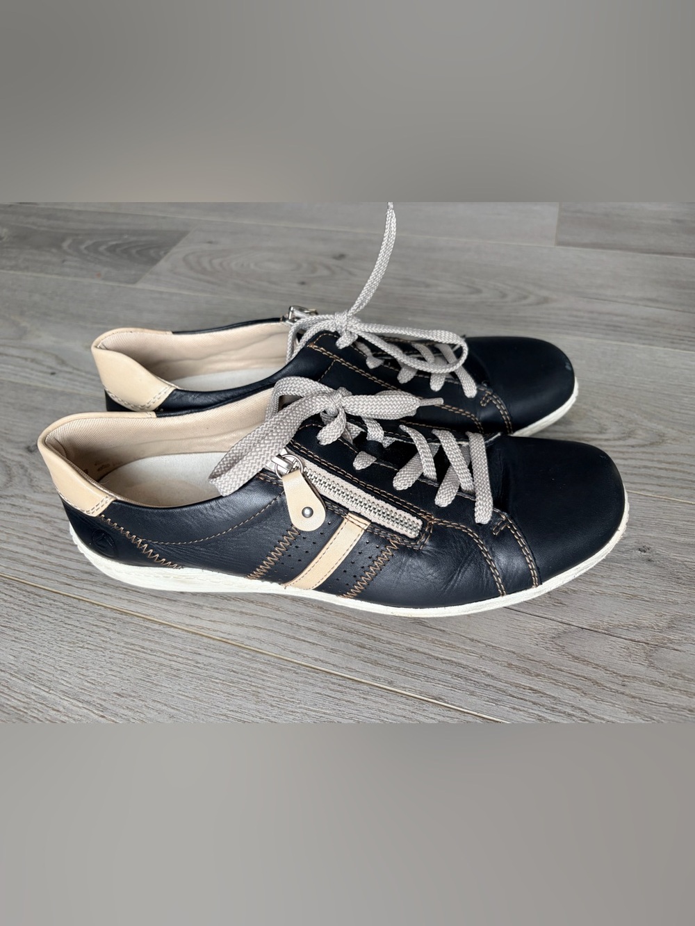 Remonte (style R1432) Casual leather shoes - EUC! Size 43 (US 12-12.5).